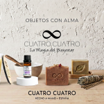 aromaterapia en casa con vela de soya, aceite esencial y lavanda cuatrocuatro